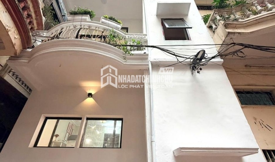 lò đúc - trung tâm hai bà trưng - gần 9đ sở hữu ngay 30 m2 x 4 tầng - mặt tiền siêu hiếm 5,6 m